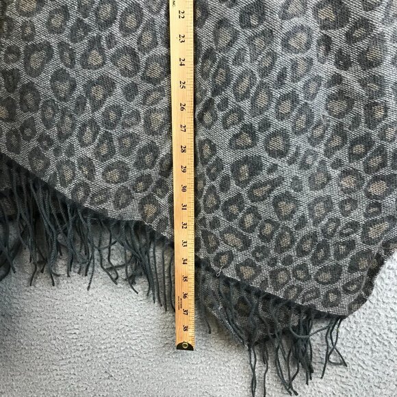 New Woolrich Cozy Blanket Wrap sweater animal print one size - Picture 6 of 10